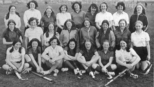 Ardrossan Academy hockey team and Irish visitors April 1973.JPG